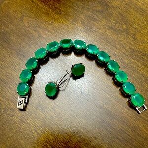 Stunning earrings and bracelet